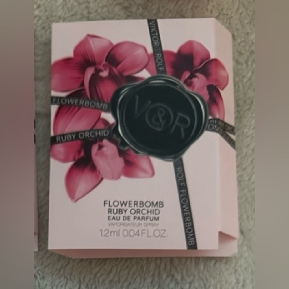🎁 VIKTOR & ROLF Flowerbomb Ruby Orchid (One - 1.2mL Sample)